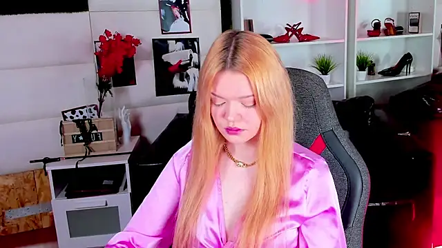 AdeleCartier online show from 02/27/25, 12:21