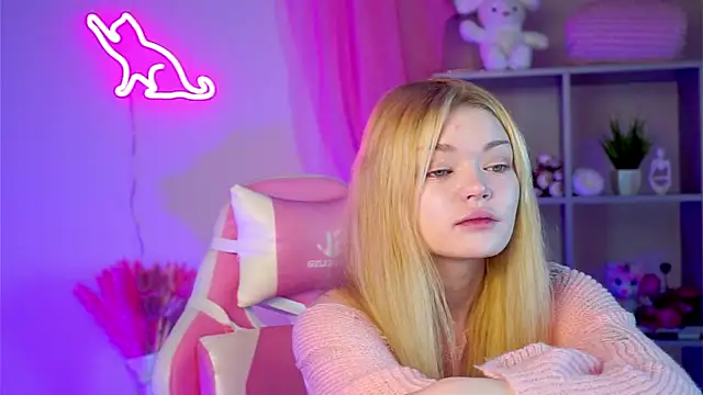 AdeleCartier online show from 03/22/25, 02:37