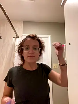 Snapshot of grassXass420 chatting on 09/30/25, 03:00 grassXass420 online show from 09/30/25, 03:00