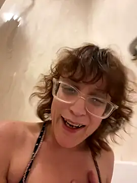 Snapshot of grassXass420 chatting on 10/09/25, 01:03 grassXass420 online show from 10/09/25, 01:03