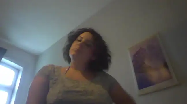 Snapshot of LunaSoleil9 chatting on 02/04/25, 02:21 LunaSoleil9 online show from 02/04/25, 02:21