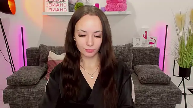 Snapshot of Suga_babe chatting on 03/03/25, 08:11 Suga babe online show from 03/03/25, 08:11