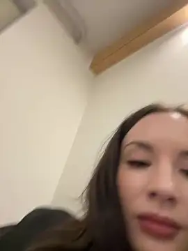 Snapshot of Suga_babe chatting on 03/04/25, 11:00 Suga babe online show from 03/04/25, 11:00