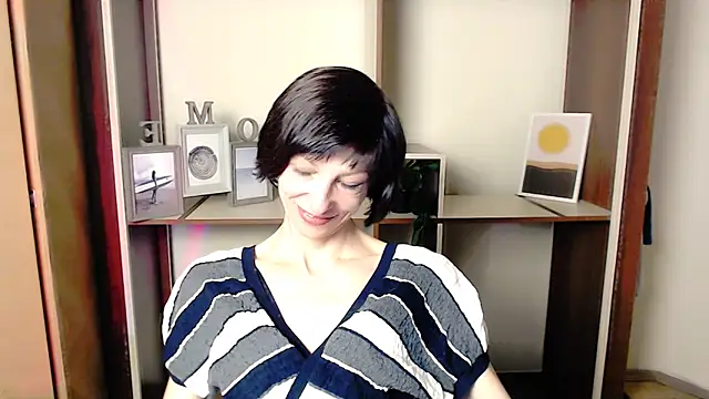  AngeliaFlow  online show from 10/02/25, 06:42