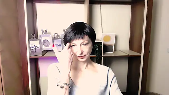  AngeliaFlow  online show from 11/25/25, 07:52