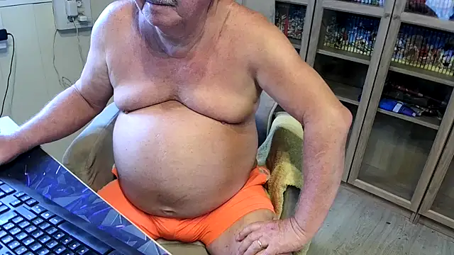 Snapshot of barenfan chatting on 11/10/25, 04:28 barenfan online show from 11/10/25, 04:28