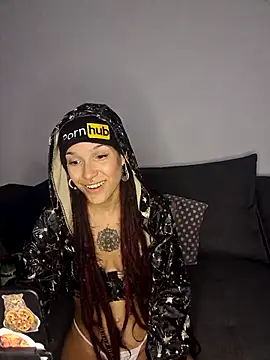 Snapshot of nickelfie chatting on 03/06/25, 12:41 nickelfie online show from 03/06/25, 12:41