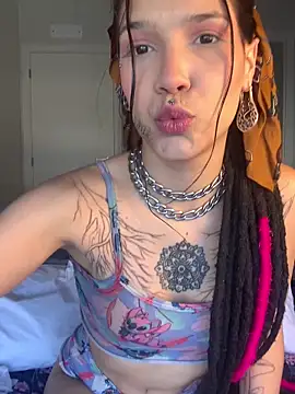 Snapshot of nickelfie chatting on 11/22/25, 12:04 nickelfie online show from 11/22/25, 12:04