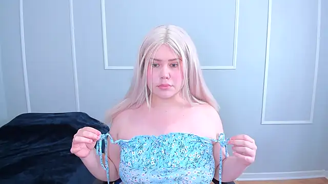 Snapshot of _leana_ chatting on 11/11/25, 04:29 leana online show from 11/11/25, 04:29