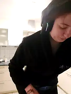 Snapshot of Gamergirl-Linela chatting on 03/10/25, 07:50 Gamergirl-Linela online show from 03/10/25, 07:50