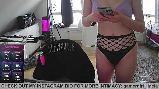 Snapshot of Gamergirl-Linela chatting on 09/12/25, 03:34 Gamergirl-Linela online show from 09/12/25, 03:34