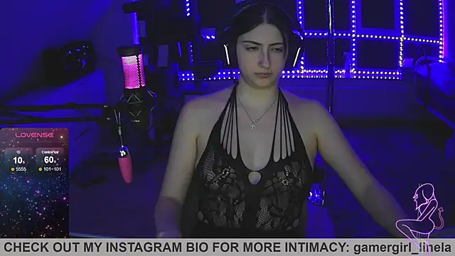 Snapshot of Gamergirl-Linela chatting on 10/13/25, 03:50 Gamergirl-Linela online show from 10/13/25, 03:50