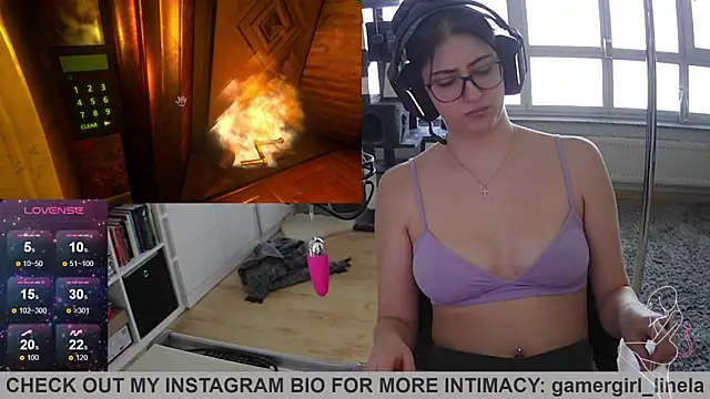 Snapshot of Gamergirl-Linela chatting on 10/21/25, 09:54 Gamergirl-Linela online show from 10/21/25, 09:54