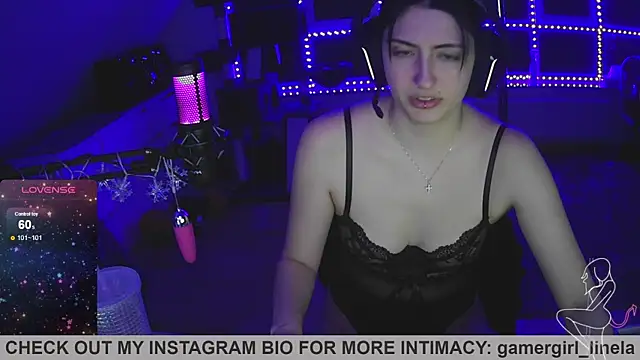 Snapshot of Gamergirl-Linela chatting on 11/21/25, 03:38 Gamergirl-Linela online show from 11/21/25, 03:38