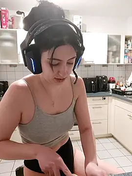 Snapshot of Gamergirl-Linela chatting on 11/21/25, 06:17 Gamergirl-Linela online show from 11/21/25, 06:17