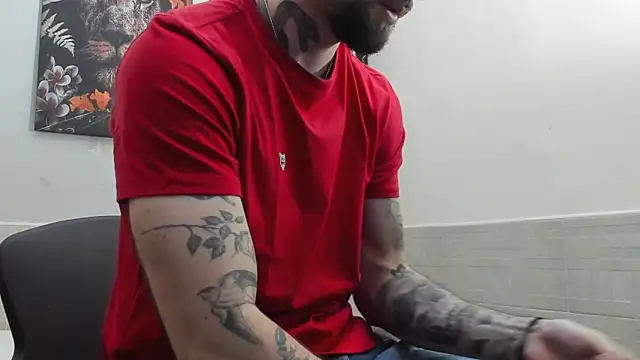 Snapshot of Luke_davis01 chatting on 02/17/25, 12:59 Luke davis01 online show from 02/17/25, 12:59