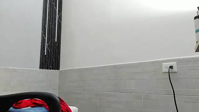 Snapshot of Luke_davis01 chatting on 02/17/25, 04:37 Luke davis01 online show from 02/17/25, 04:37