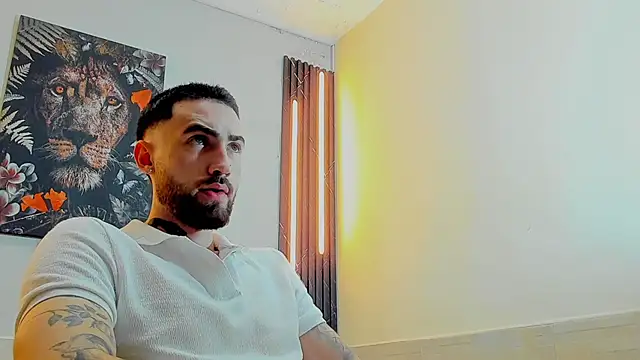 Snapshot of Luke_davis01 chatting on 02/24/25, 12:48 Luke davis01 online show from 02/24/25, 12:48