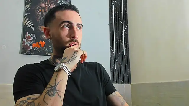 Snapshot of Luke_davis01 chatting on 02/27/25, 01:07 Luke davis01 online show from 02/27/25, 01:07