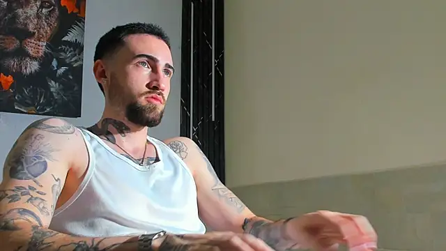 Snapshot of Luke_davis01 chatting on 03/01/25, 01:07 Luke davis01 online show from 03/01/25, 01:07