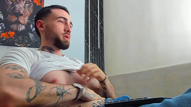 Snapshot of Luke_davis01 chatting on 03/03/25, 05:07 Luke davis01 online show from 03/03/25, 05:07