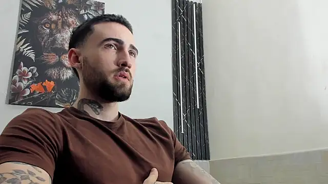 Snapshot of Luke_davis01 chatting on 03/04/25, 01:17 Luke davis01 online show from 03/04/25, 01:17