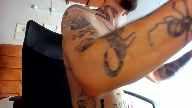 Snapshot of Luke_davis01 chatting on 03/05/25, 04:57 Luke davis01 online show from 03/05/25, 04:57