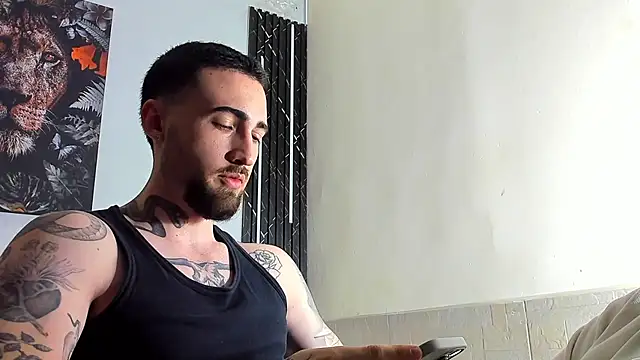 Snapshot of Luke_davis01 chatting on 03/15/25, 01:18 Luke davis01 online show from 03/15/25, 01:18