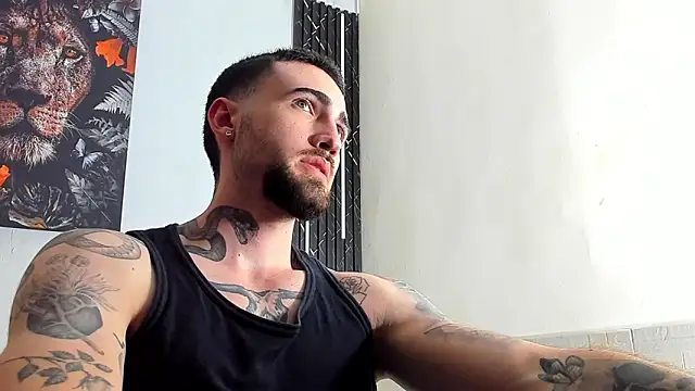 Snapshot of Luke_davis01 chatting on 03/15/25, 04:43 Luke davis01 online show from 03/15/25, 04:43