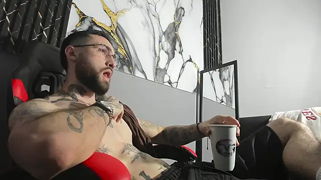 Snapshot of Luke_davis01 chatting on 09/12/25, 01:22 Luke davis01 online show from 09/12/25, 01:22