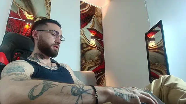 Snapshot of Luke_davis01 chatting on 09/13/25, 01:00 Luke davis01 online show from 09/13/25, 01:00