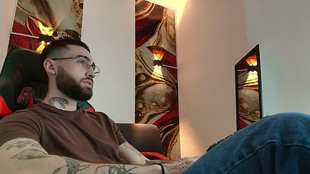 Snapshot of Luke_davis01 chatting on 09/23/25, 01:14 Luke davis01 online show from 09/23/25, 01:14