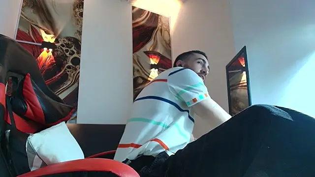 Snapshot of Luke_davis01 chatting on 09/29/25, 01:05 Luke davis01 online show from 09/29/25, 01:05