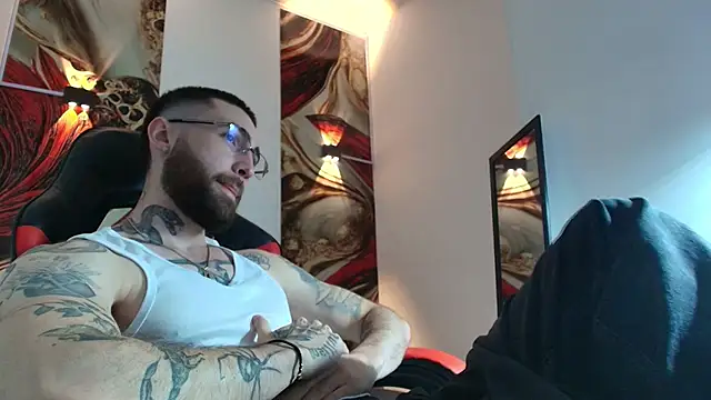 Snapshot of Luke_davis01 chatting on 09/30/25, 01:27 Luke davis01 online show from 09/30/25, 01:27