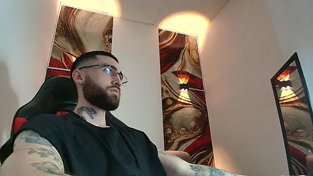 Snapshot of Luke_davis01 chatting on 10/02/25, 12:45 Luke davis01 online show from 10/02/25, 12:45