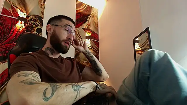 Snapshot of Luke_davis01 chatting on 10/06/25, 01:19 Luke davis01 online show from 10/06/25, 01:19