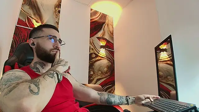 Snapshot of Luke_davis01 chatting on 10/14/25, 01:23 Luke davis01 online show from 10/14/25, 01:23