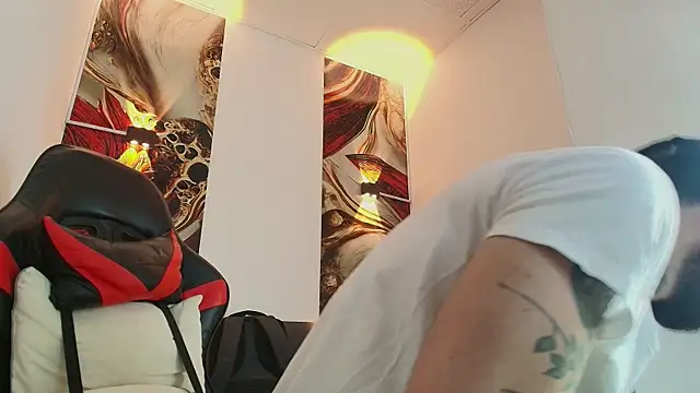 Snapshot of Luke_davis01 chatting on 10/15/25, 01:11 Luke davis01 online show from 10/15/25, 01:11