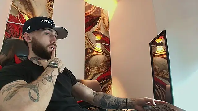 Snapshot of Luke_davis01 chatting on 10/16/25, 01:12 Luke davis01 online show from 10/16/25, 01:12