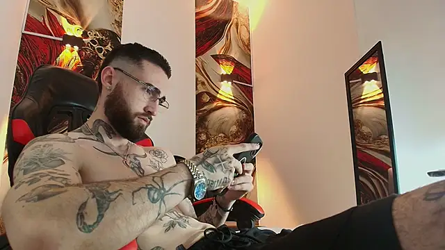 Snapshot of Luke_davis01 chatting on 10/18/25, 01:12 Luke davis01 online show from 10/18/25, 01:12