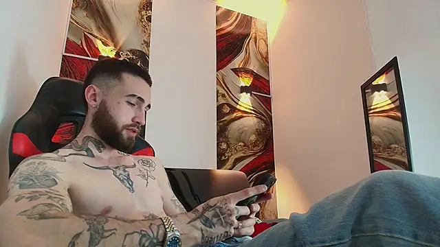 Snapshot of Luke_davis01 chatting on 10/22/25, 03:51 Luke davis01 online show from 10/22/25, 03:51