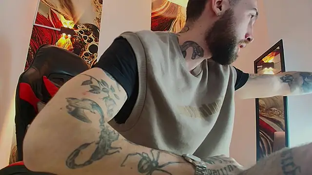 Snapshot of Luke_davis01 chatting on 10/25/25, 01:07 Luke davis01 online show from 10/25/25, 01:07