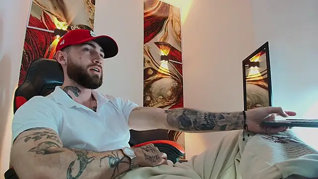 Snapshot of Luke_davis01 chatting on 11/08/25, 01:00 Luke davis01 online show from 11/08/25, 01:00