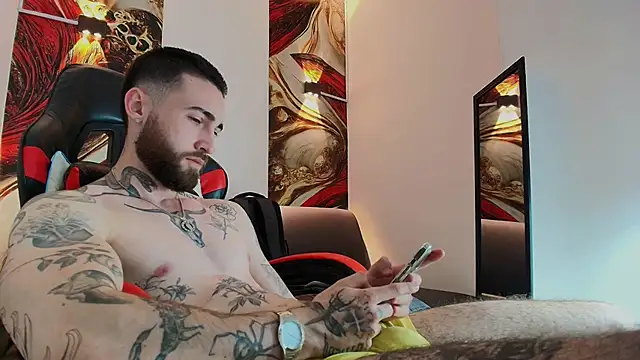 Snapshot of Luke_davis01 chatting on 11/13/25, 01:10 Luke davis01 online show from 11/13/25, 01:10