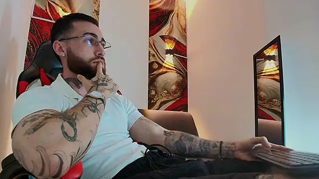 Snapshot of Luke_davis01 chatting on 11/17/25, 12:55 Luke davis01 online show from 11/17/25, 12:55