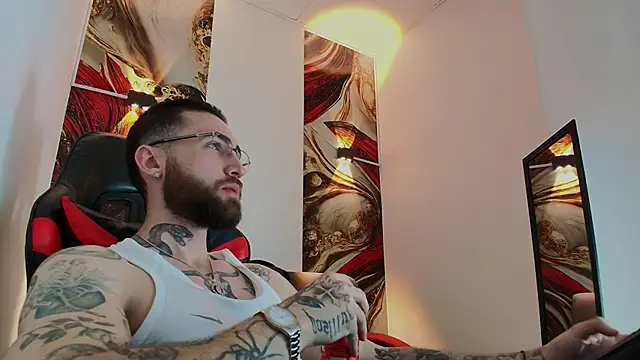 Snapshot of Luke_davis01 chatting on 11/27/25, 01:13 Luke davis01 online show from 11/27/25, 01:13