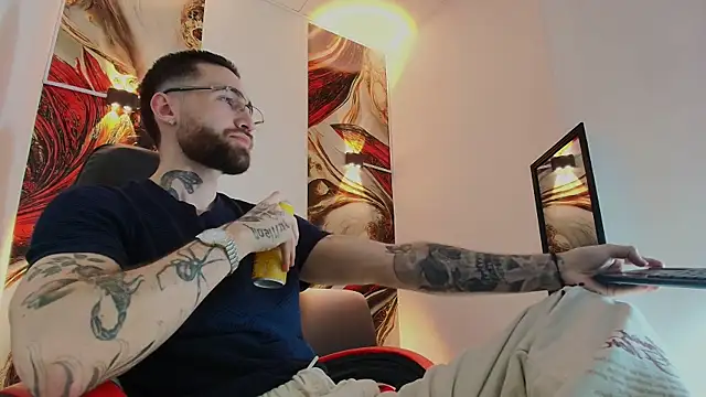 Snapshot of Luke_davis01 chatting on 12/02/25, 01:17 Luke davis01 online show from 12/02/25, 01:17