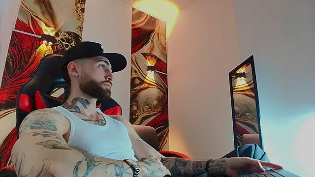 Snapshot of Luke_davis01 chatting on 12/03/25, 01:20 Luke davis01 online show from 12/03/25, 01:20