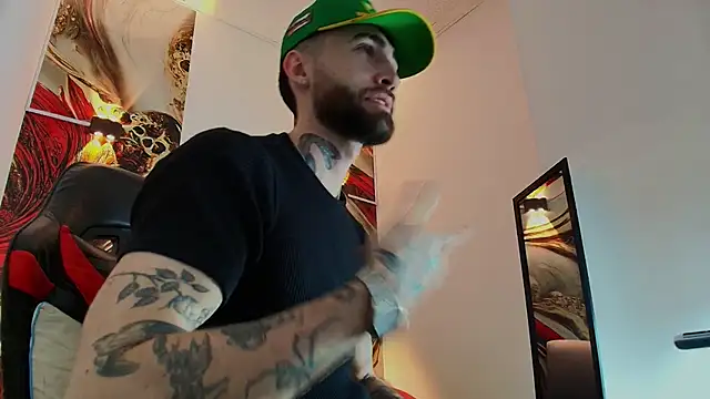 Snapshot of Luke_davis01 chatting on 12/04/25, 01:09 Luke davis01 online show from 12/04/25, 01:09