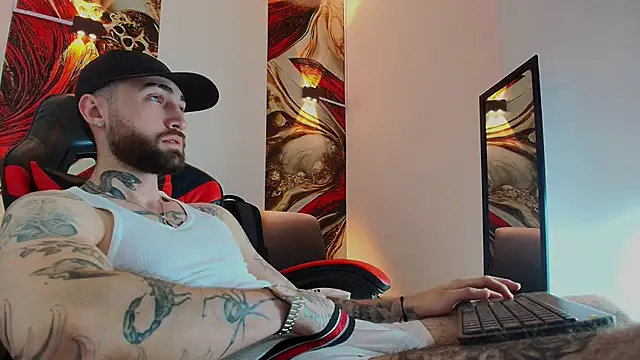 Snapshot of Luke_davis01 chatting on 12/05/25, 01:20 Luke davis01 online show from 12/05/25, 01:20